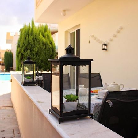 Cozy Poolside Apartment Paphos Extérieur photo