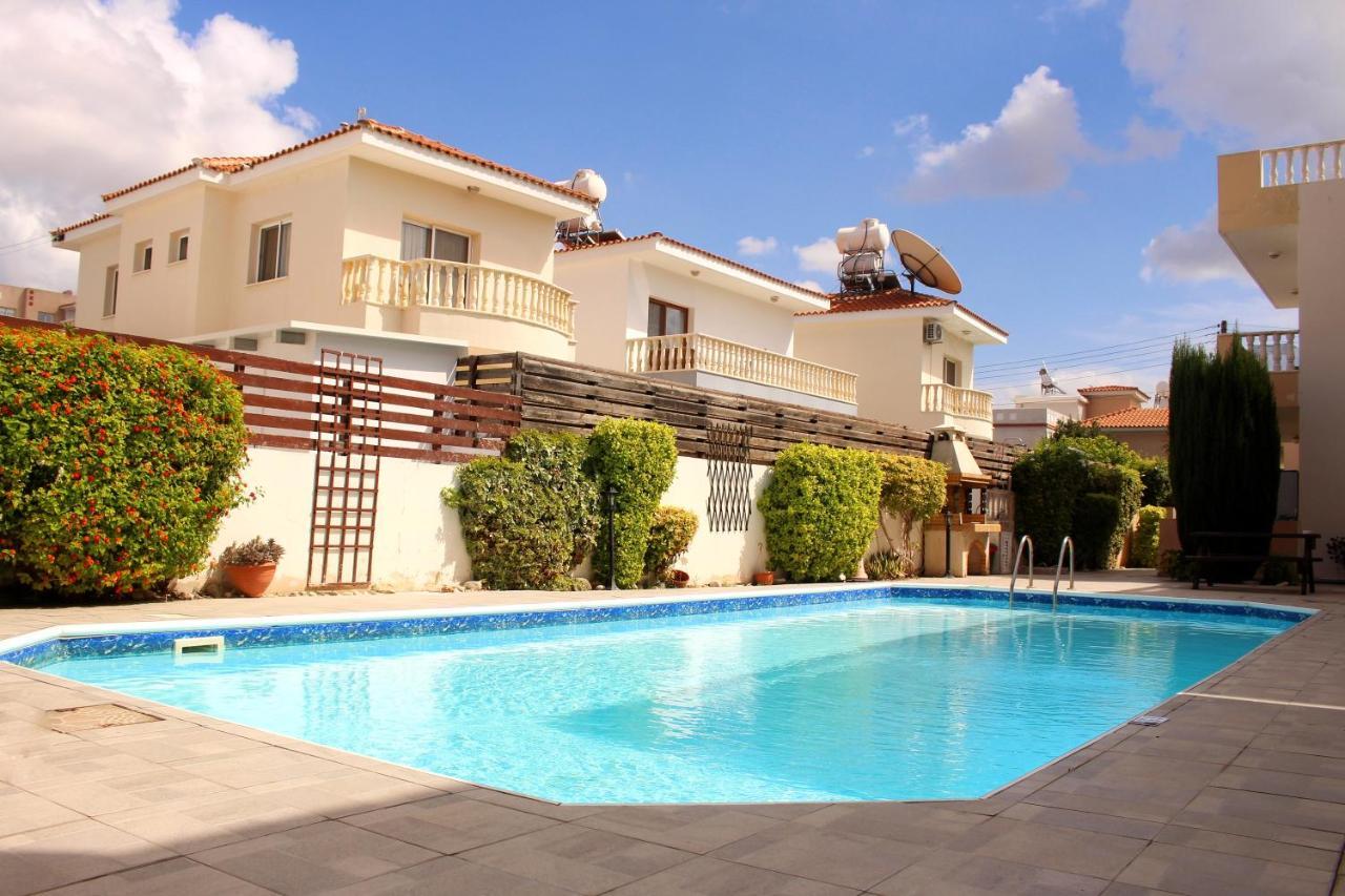 Cozy Poolside Apartment Paphos Extérieur photo