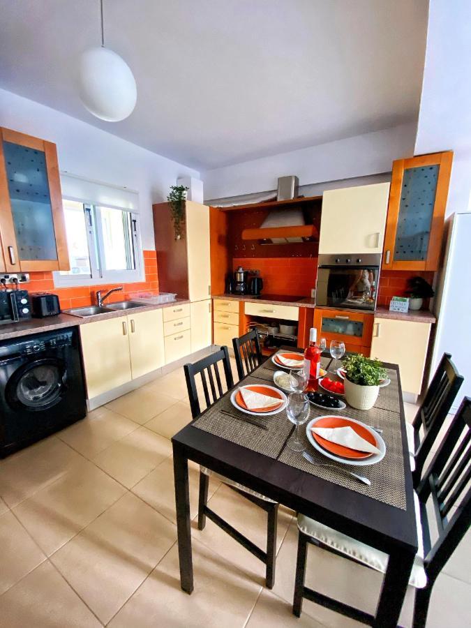 Cozy Poolside Apartment Paphos Extérieur photo