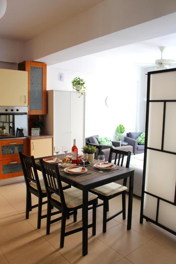 Cozy Poolside Apartment Paphos Extérieur photo